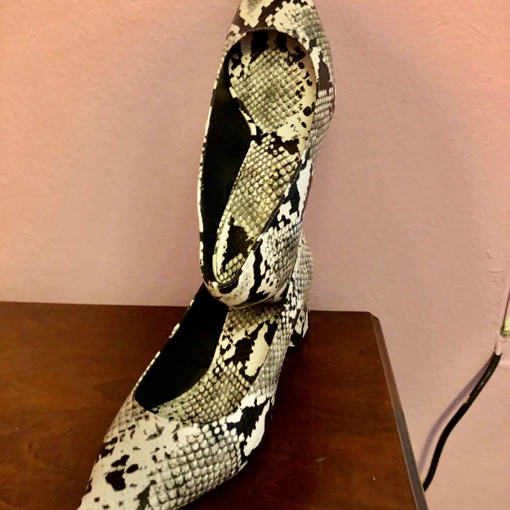 Shoes - Picture 4 of 8